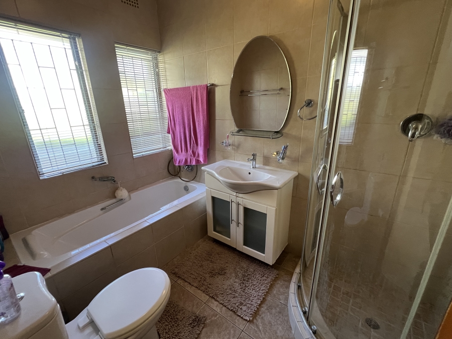4 Bedroom Property for Sale in Beacon Bay North Eastern Cape